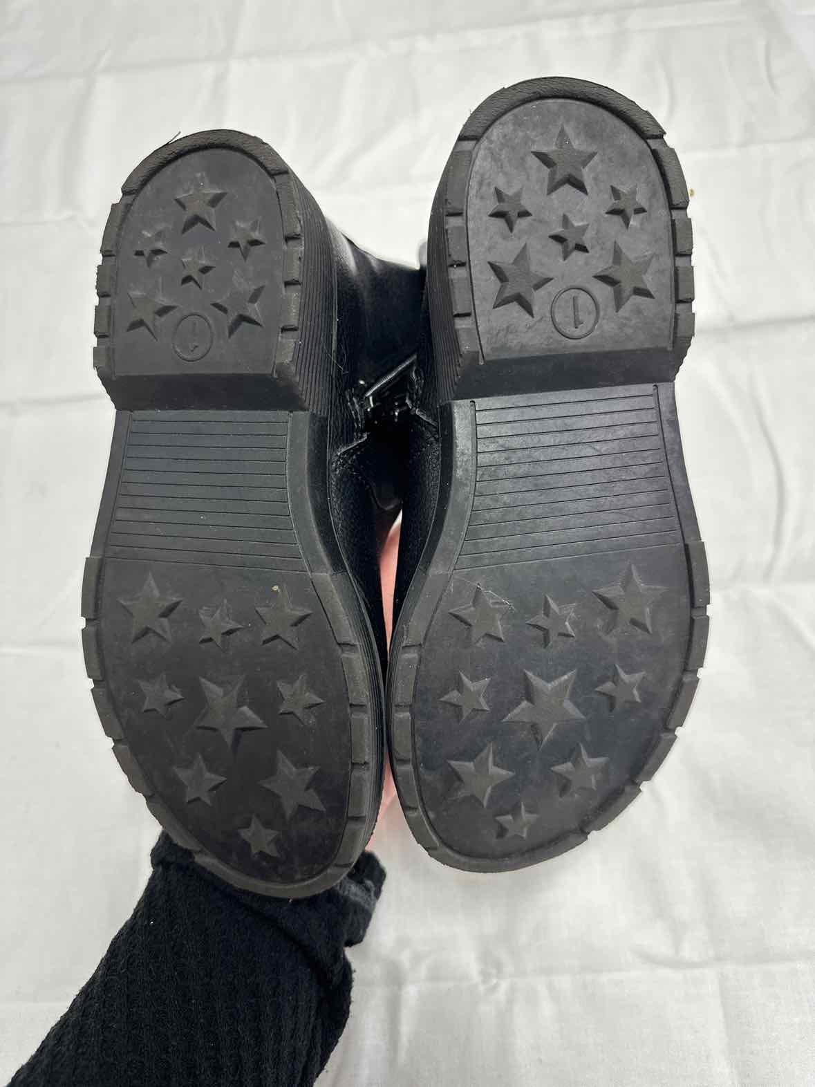 Cat and Jack (D) Black Youth Shoe Size 1 (Youth) Girls FashionBoots