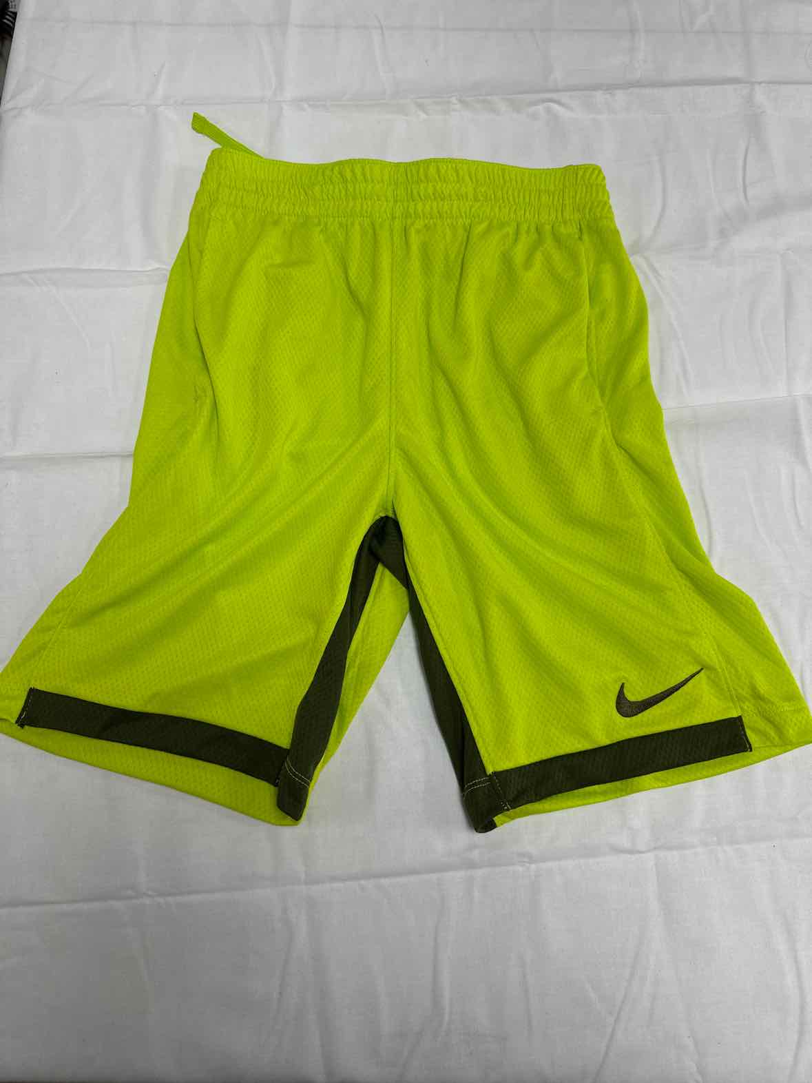 Nike (B) Yellow Youth Size 12 Boys ShortAthletic