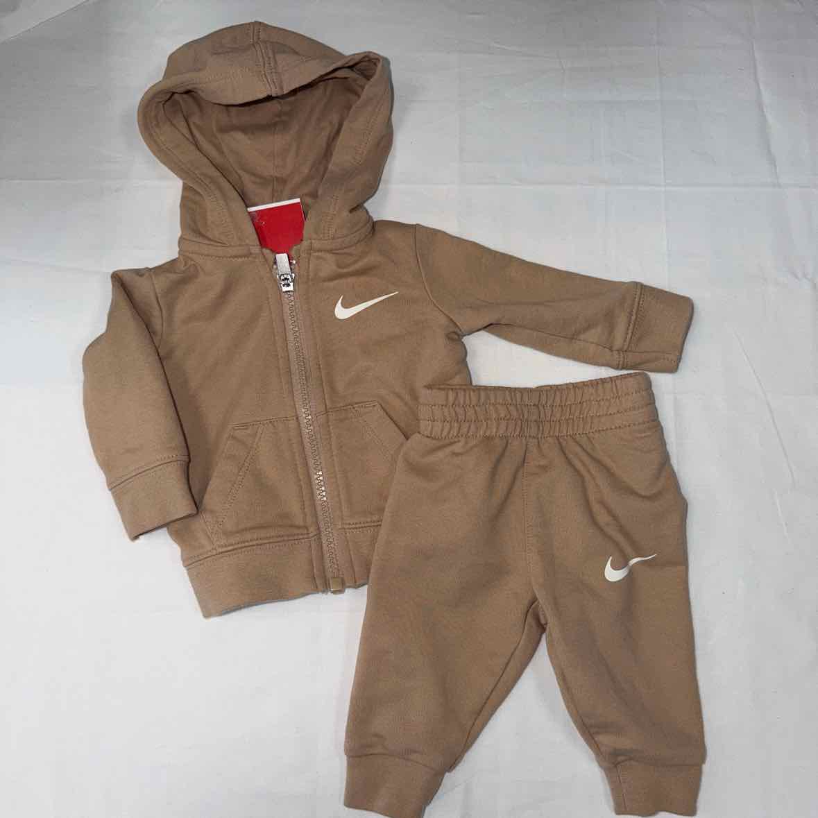 Nike (B) Cream Infant Size NB Boys 2PC Casual