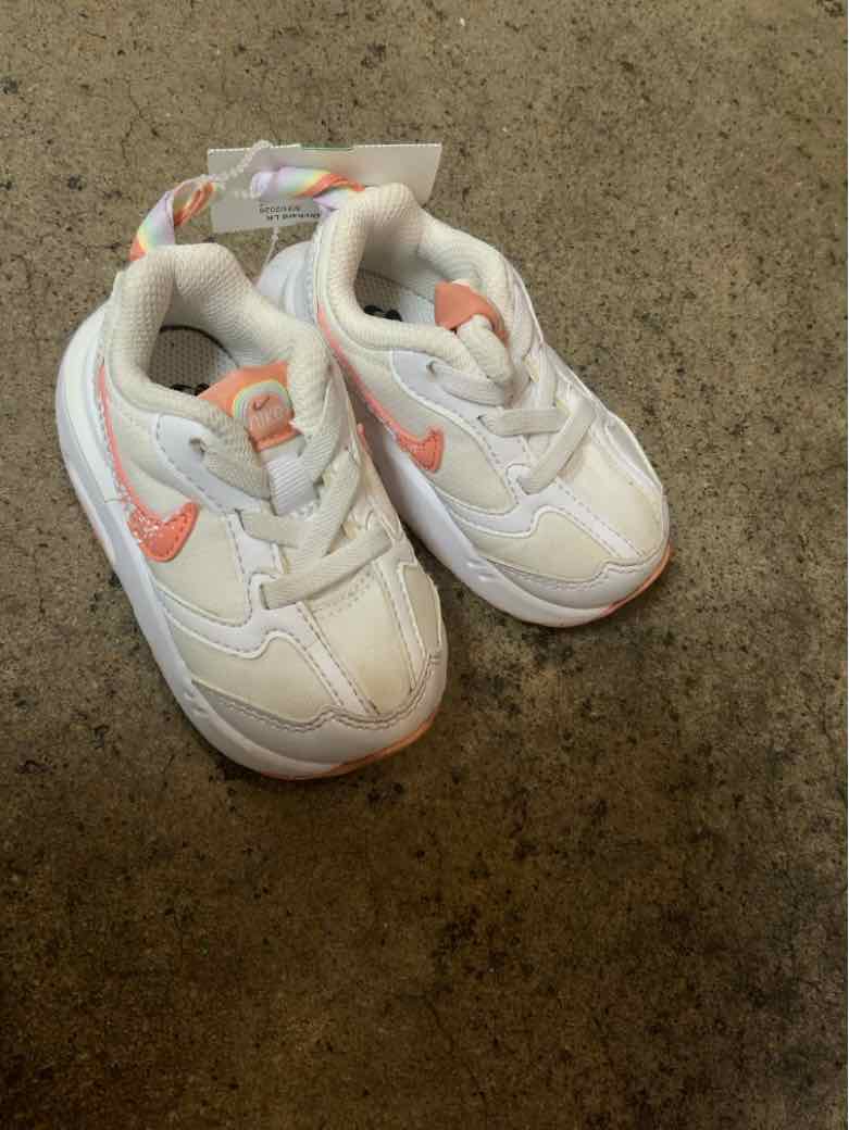 Nike (B) White Toddler Shoe Size 4 (Toddler) Girls Casual Shoes