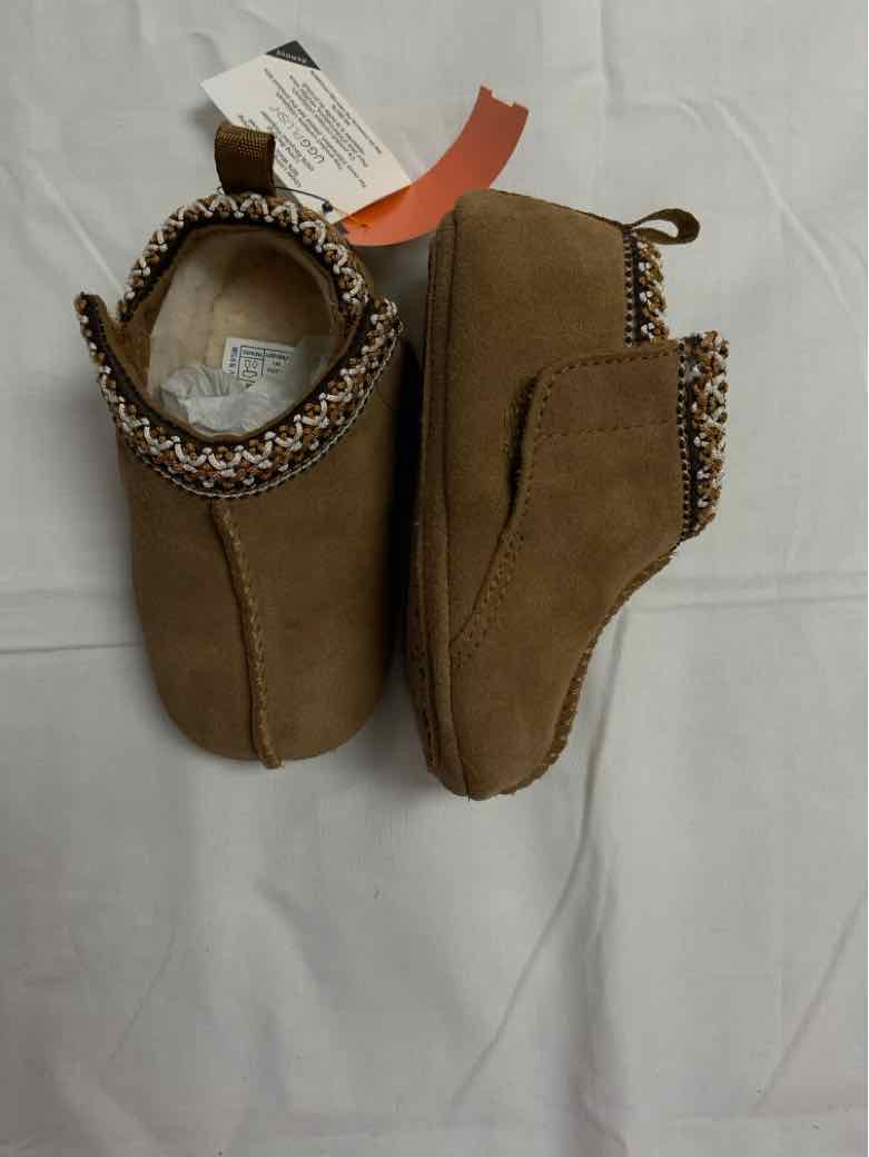 Ugg (AA) Brown Toddler Shoe Size 4.5 (Toddler) Girls Slippers