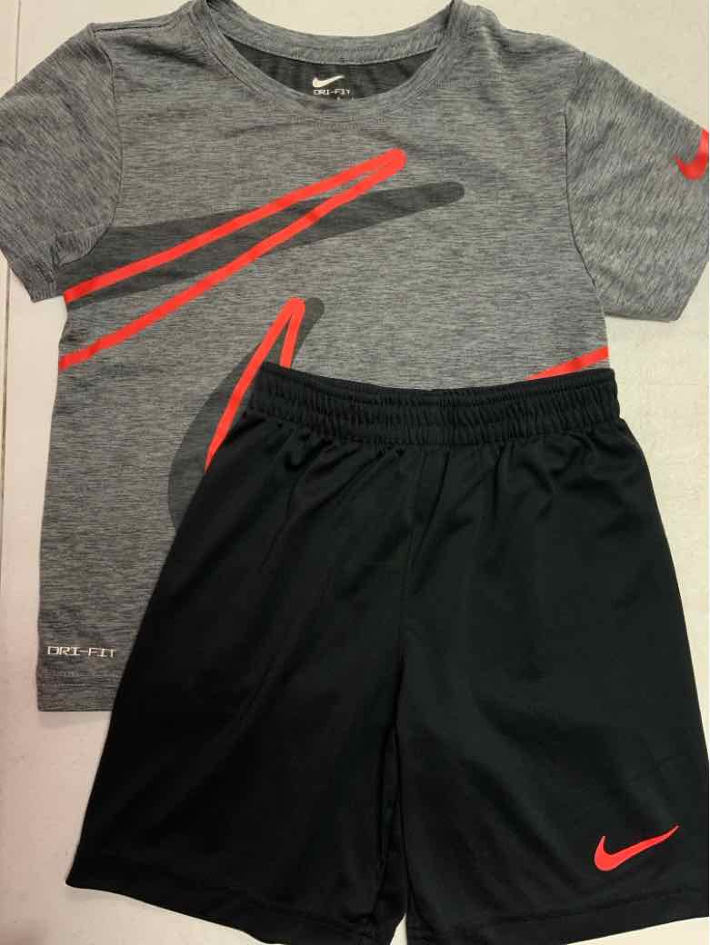 Nike (B) Gray Youth Size 7 Boys 2PCCasual
