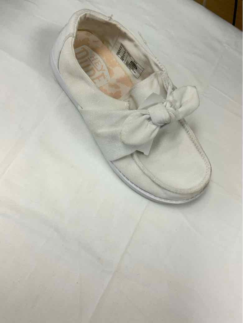 hey dude White Youth Shoe Size 2 (Youth) Girls Casual Shoes