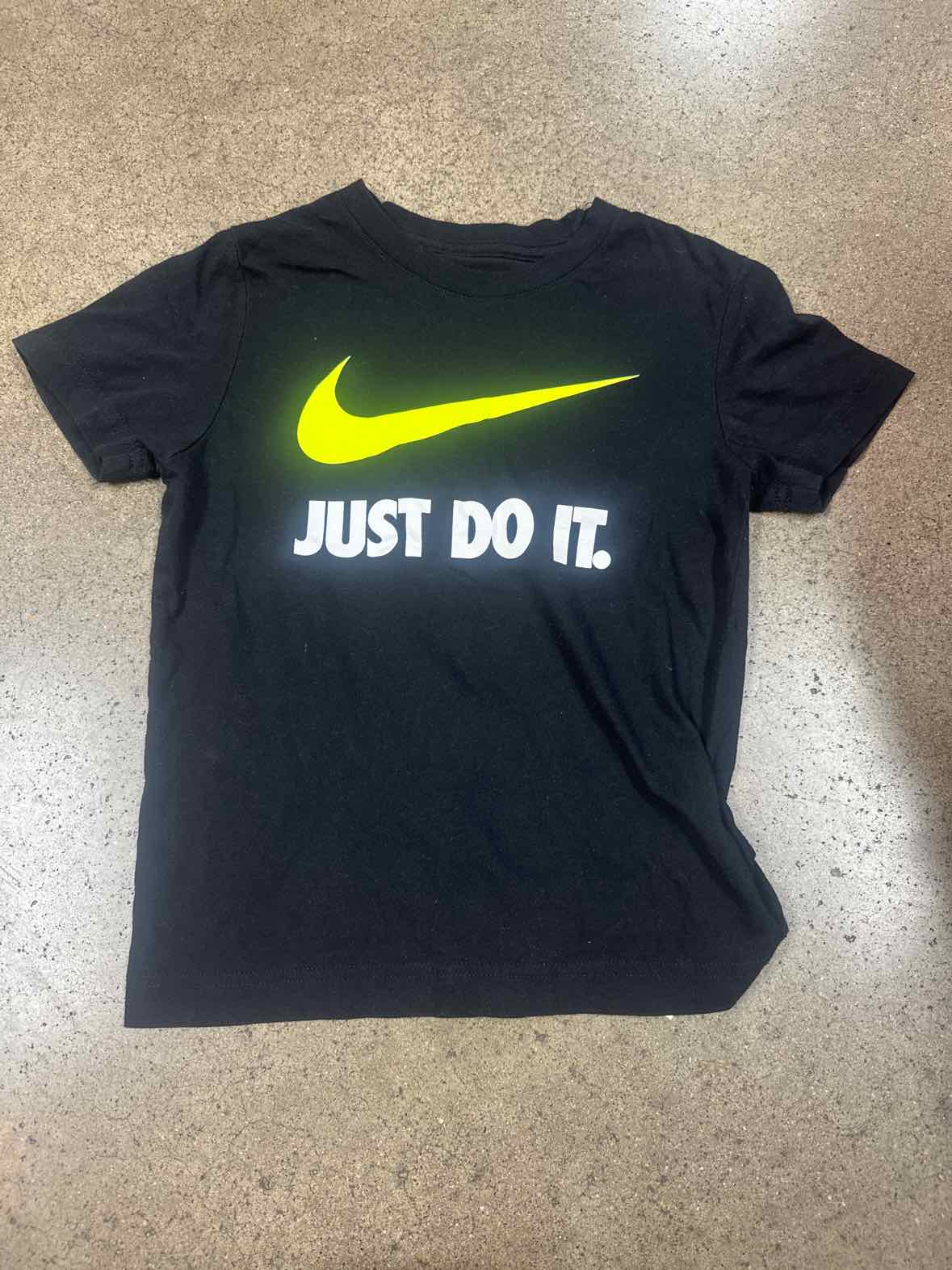 Nike (B) Black Youth Size 7 Boys SSTop
