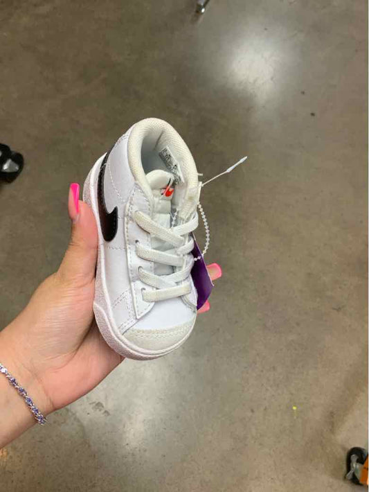 Nike (B) White Toddler Shoe Size 4 (Toddler) Boys Casual Shoes