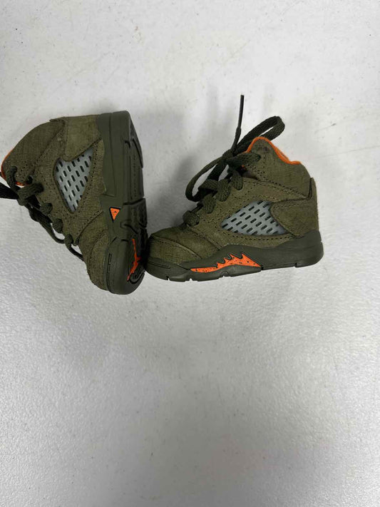 Jordan (B) Infant Shoe Size 2 (Infant) Green Casual Shoes