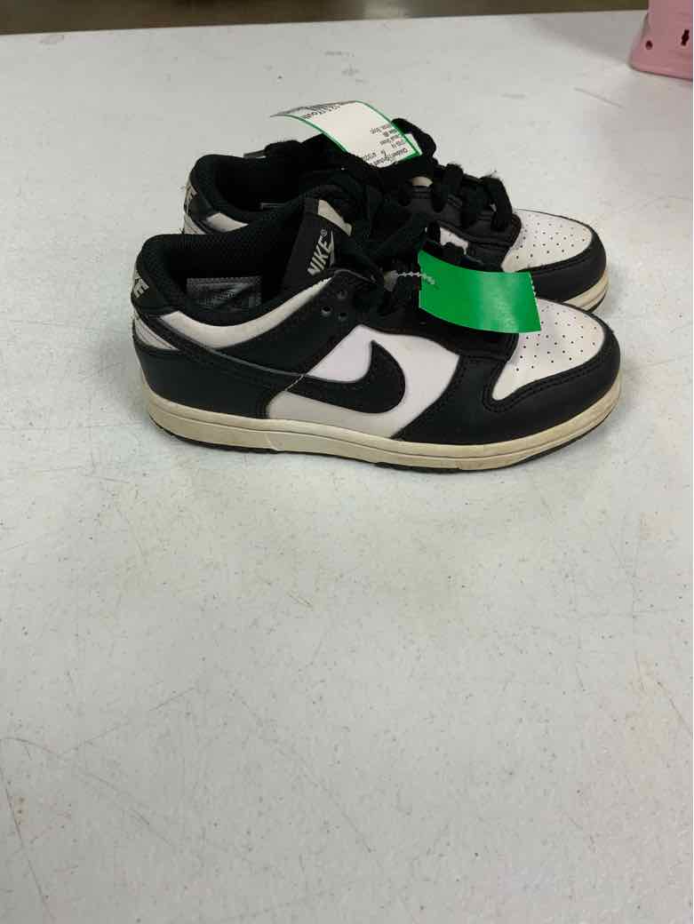 Nike (B) White Youth Shoe Size 12.5 (Youth) Boys Casual Shoes