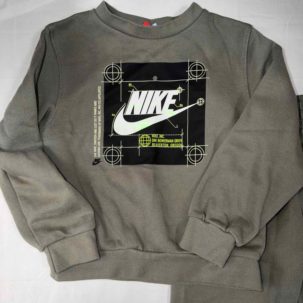 Nike (B) Green Toddler Size 4T Boys 2PCCasual