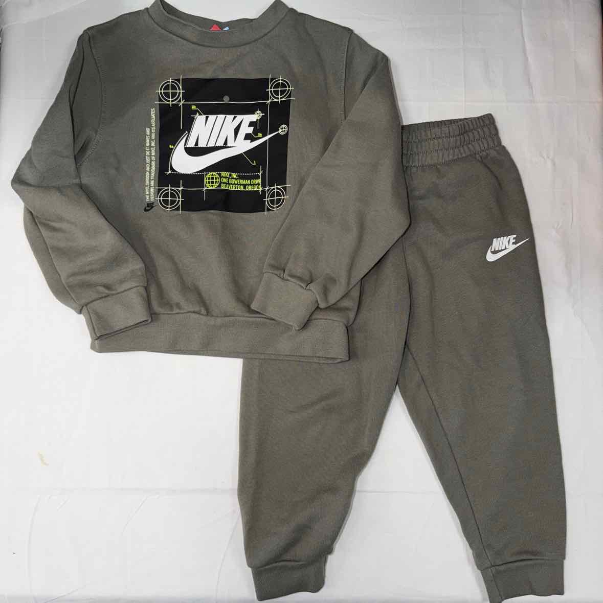 Nike (B) Green Toddler Size 4T Boys 2PCCasual