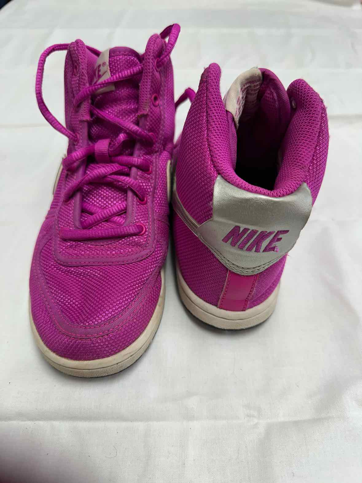 Nike (B) Pink Youth Shoe Size 1.5 (Youth) Girls Athletic Shoes