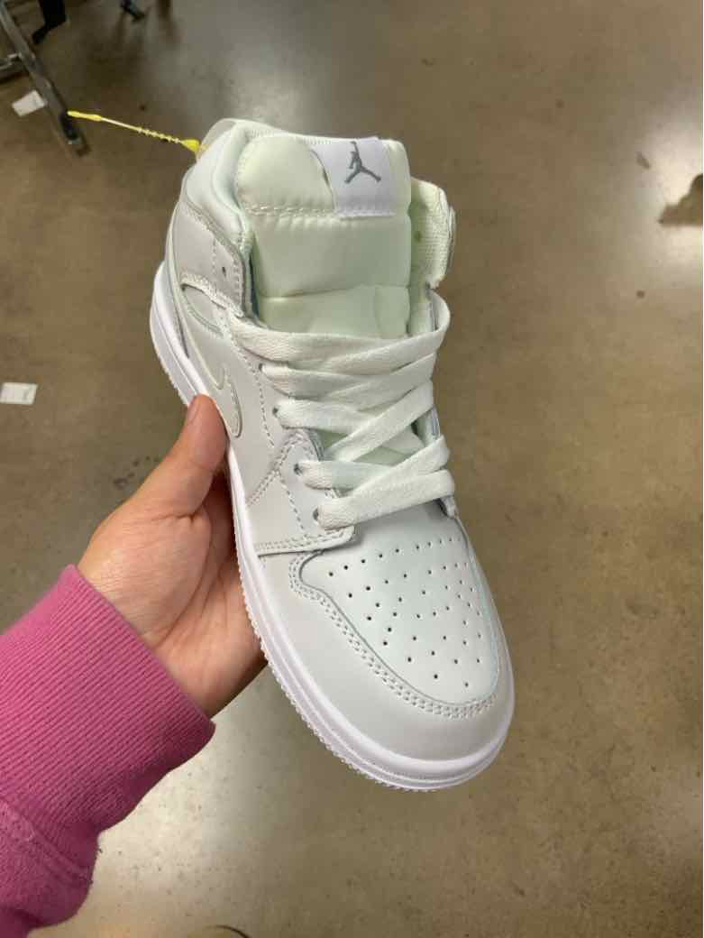 Jordan (B) Gray Youth Shoe Size 2.5 (Youth) Boys Casual Shoes