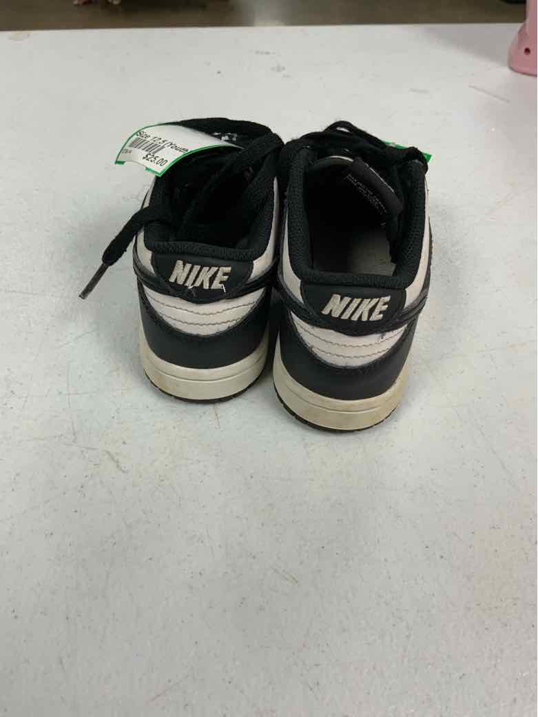 Nike (B) White Youth Shoe Size 12.5 (Youth) Boys Casual Shoes