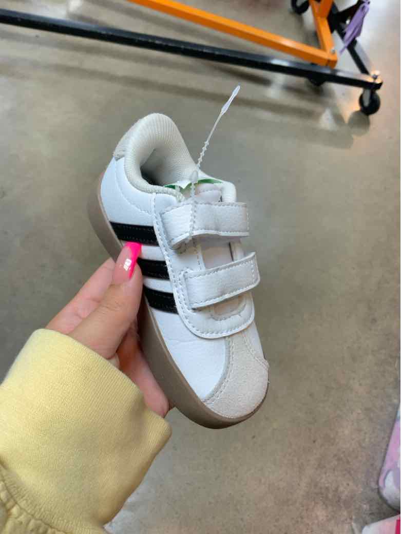 Adidas (B) White Toddler Shoe Size 6 (Toddler) Boys Casual Shoes