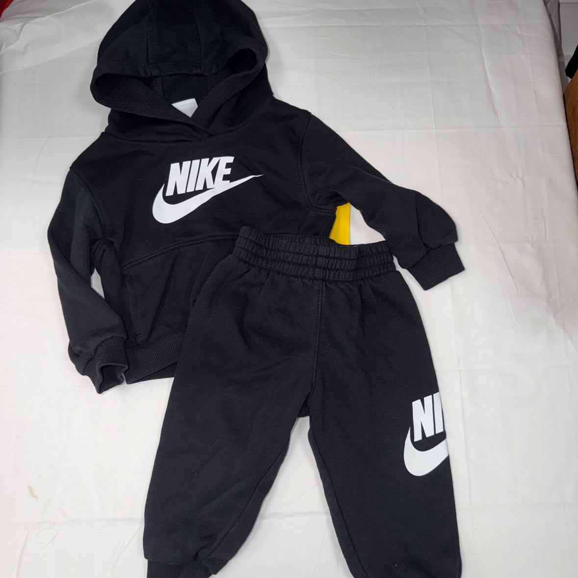 Nike (B) Black Infant Size 18 MO Boys 2PC Casual