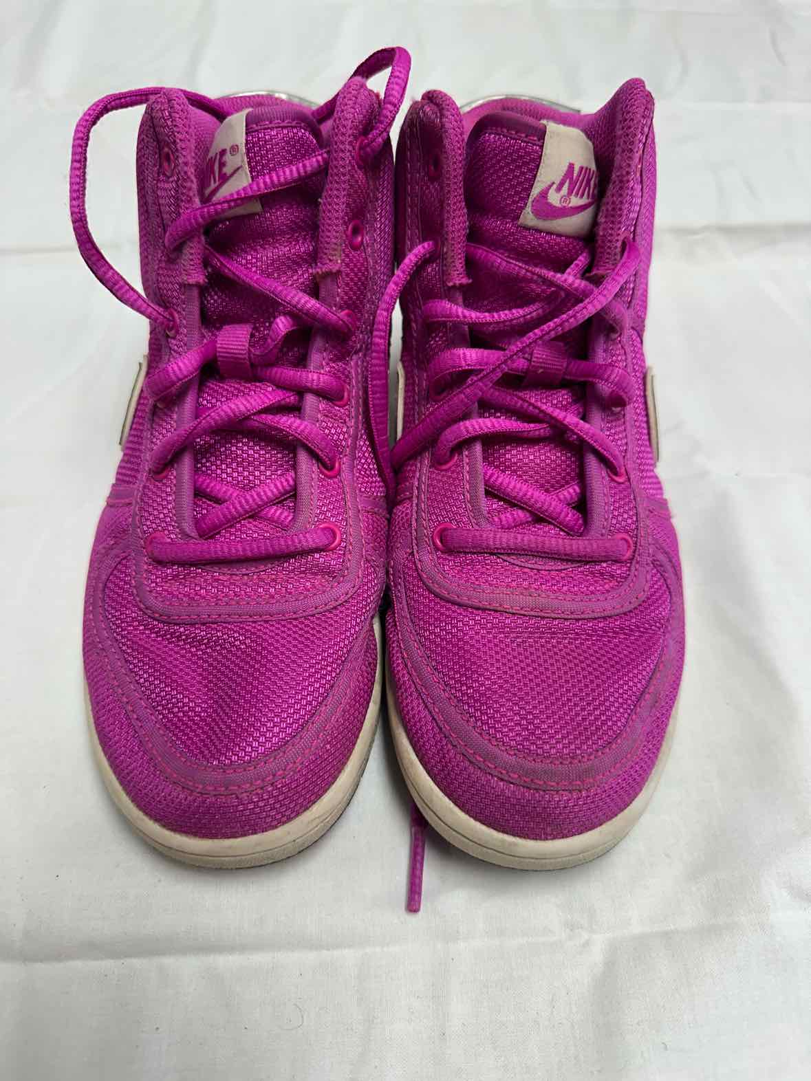 Nike (B) Pink Youth Shoe Size 1.5 (Youth) Girls Athletic Shoes