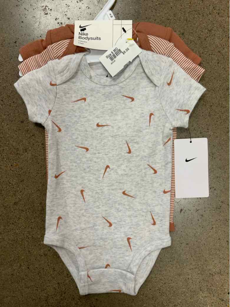 Nike (B) Gray Infant Size 6 MO Boys 3PC Casual