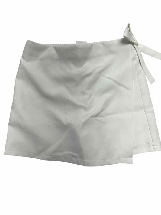 GB Girls (AA) White Youth Size Large SkirtCasual