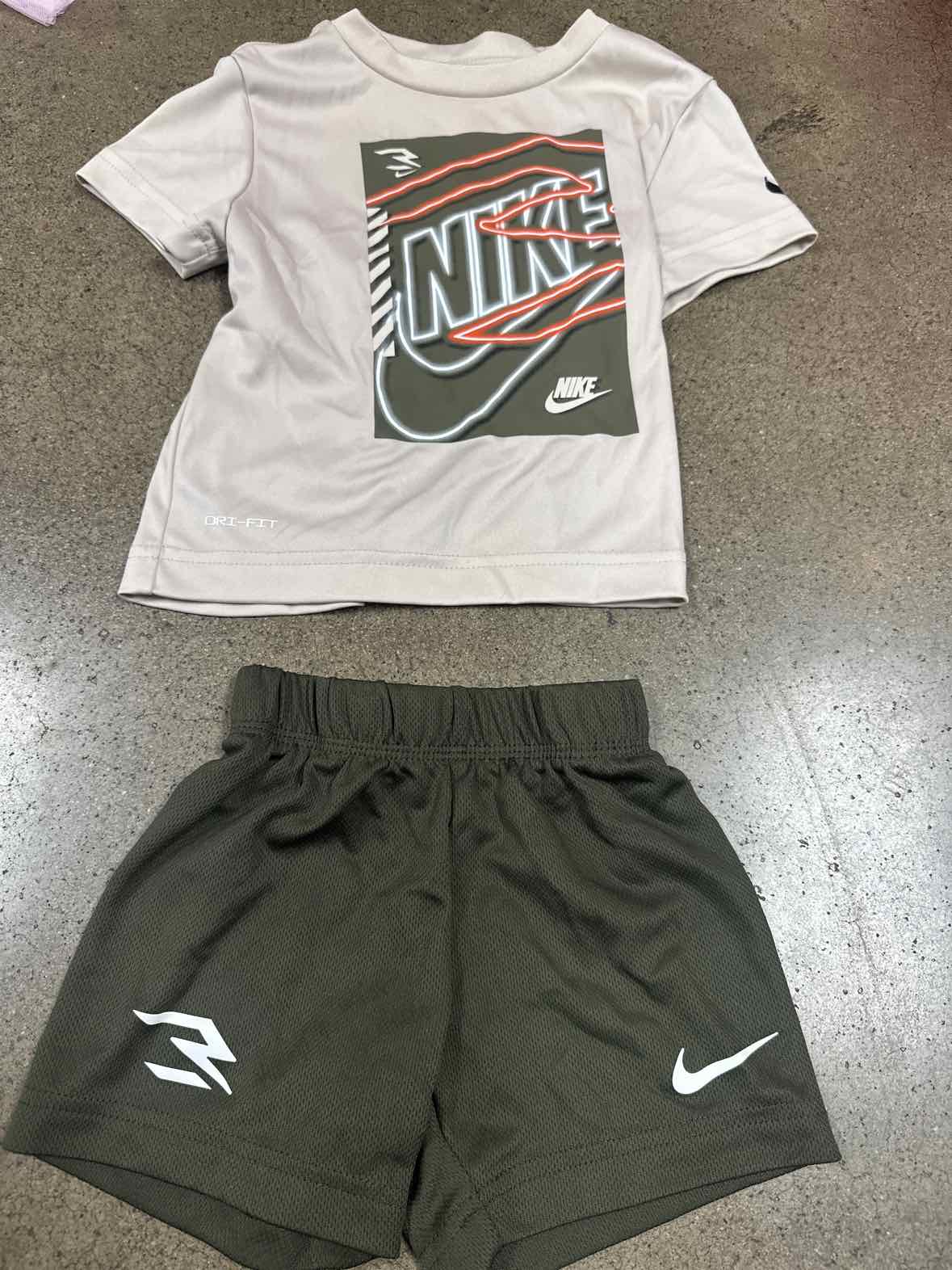Nike (B) Cream Toddler Size 3T Boys 2PCCasual