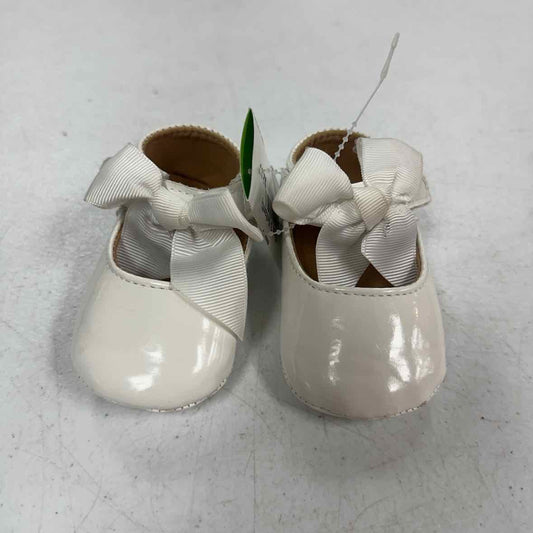 HB White Infant Shoe Size 3 (Infant) Girls Casual Shoes