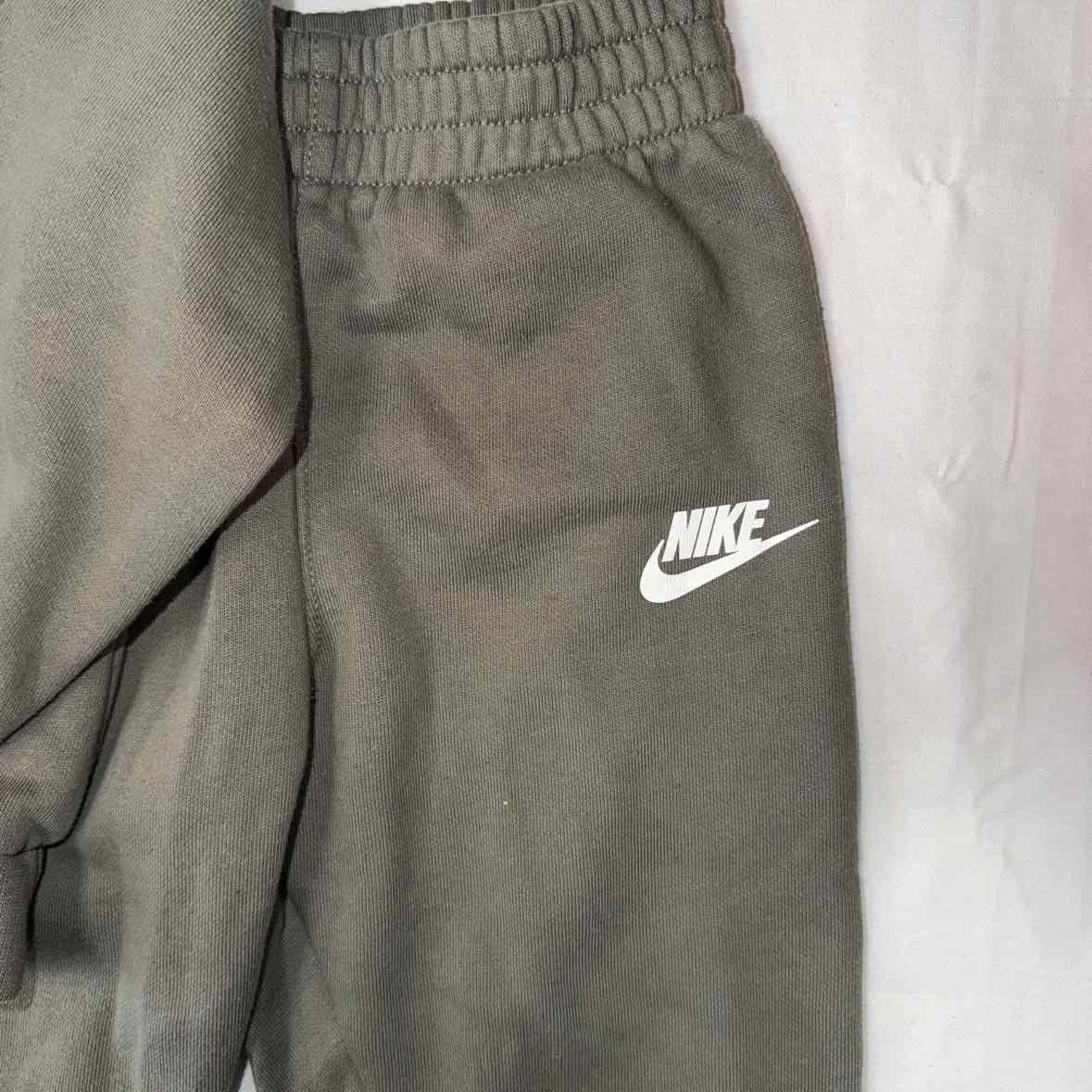 Nike (B) Green Toddler Size 4T Boys 2PCCasual