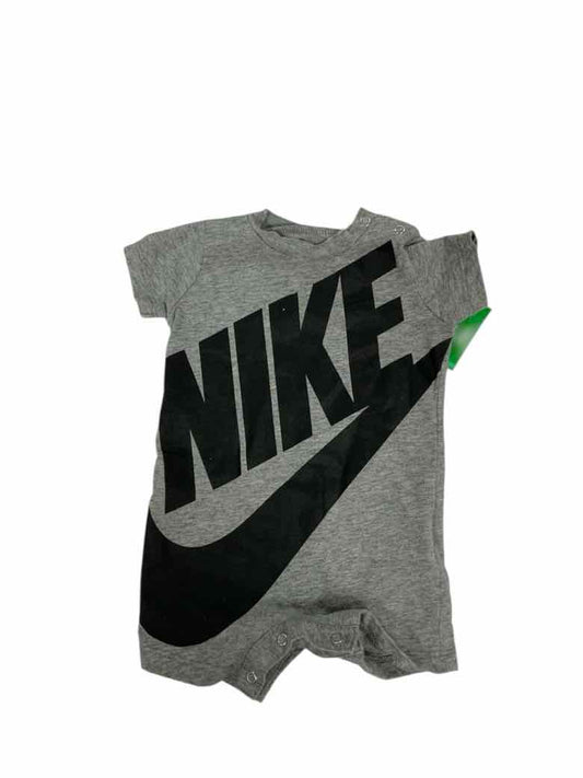 Nike (B) Gray Infant Size 3 MO Boys 1PC Casual