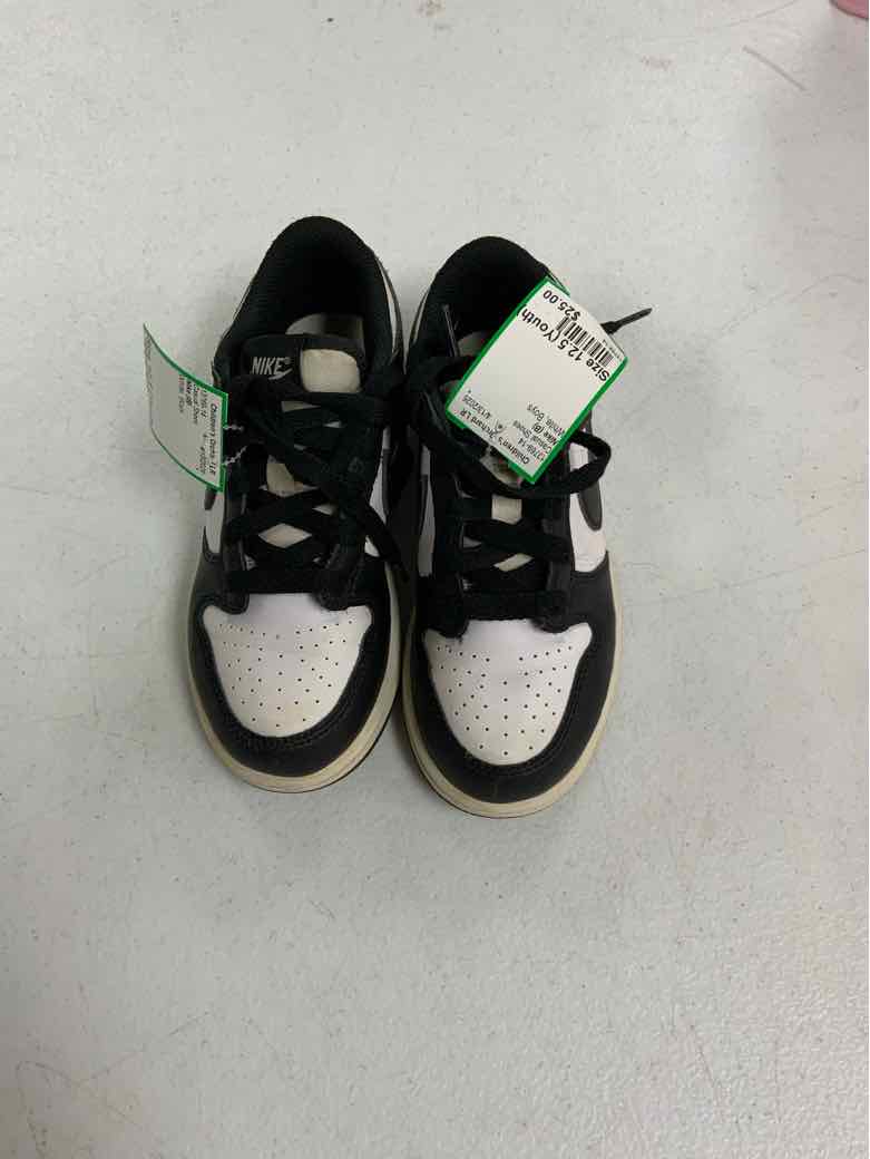 Nike (B) White Youth Shoe Size 12.5 (Youth) Boys Casual Shoes