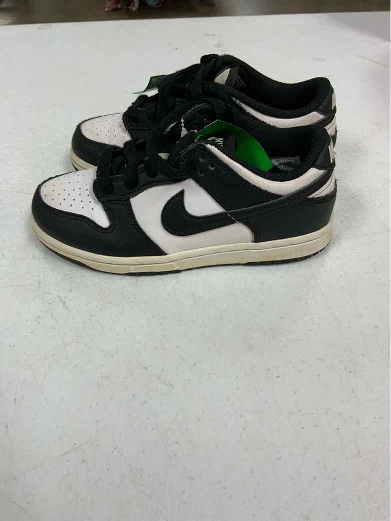 Nike (B) White Youth Shoe Size 12.5 (Youth) Boys Casual Shoes