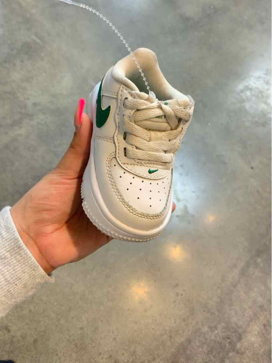 Nike (B) White Toddler Shoe Size 4 (Toddler) Boys Casual Shoes