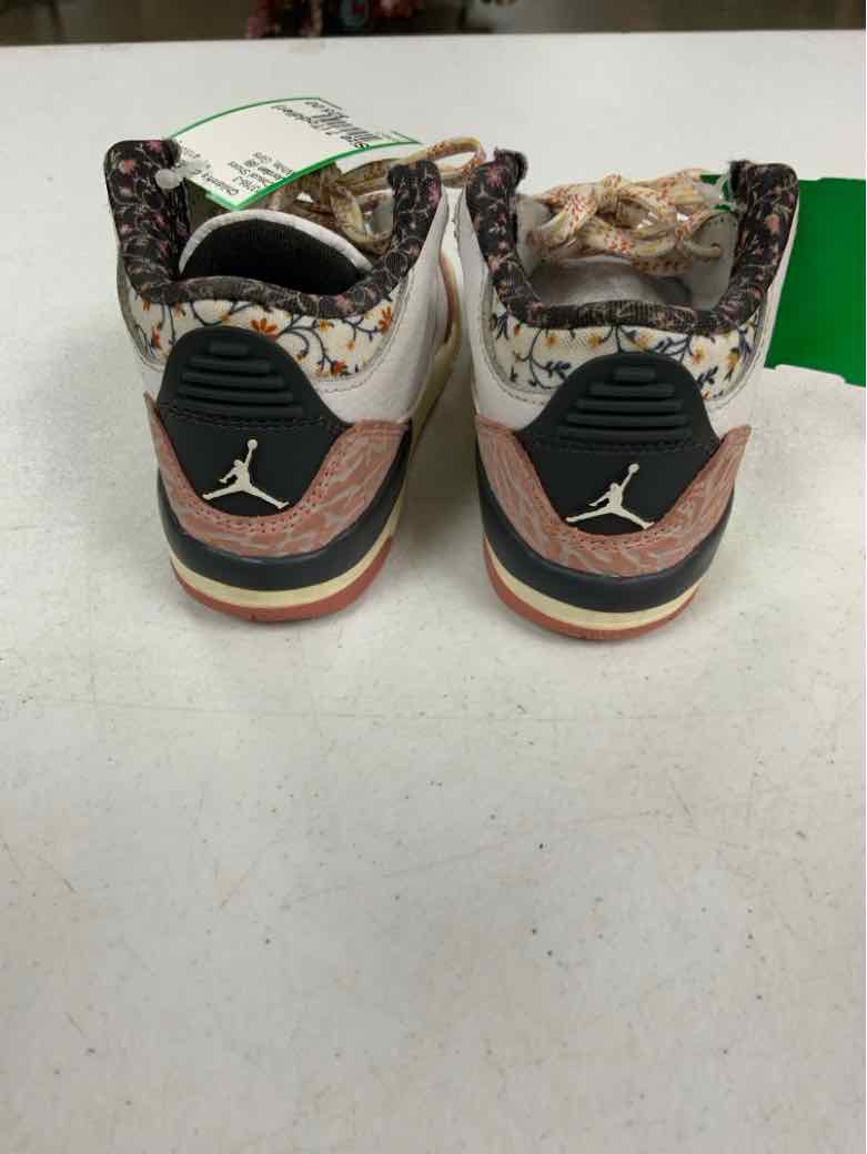 Jordan (B) White Toddler Shoe Size 7 (Toddler) Girls Casual Shoes
