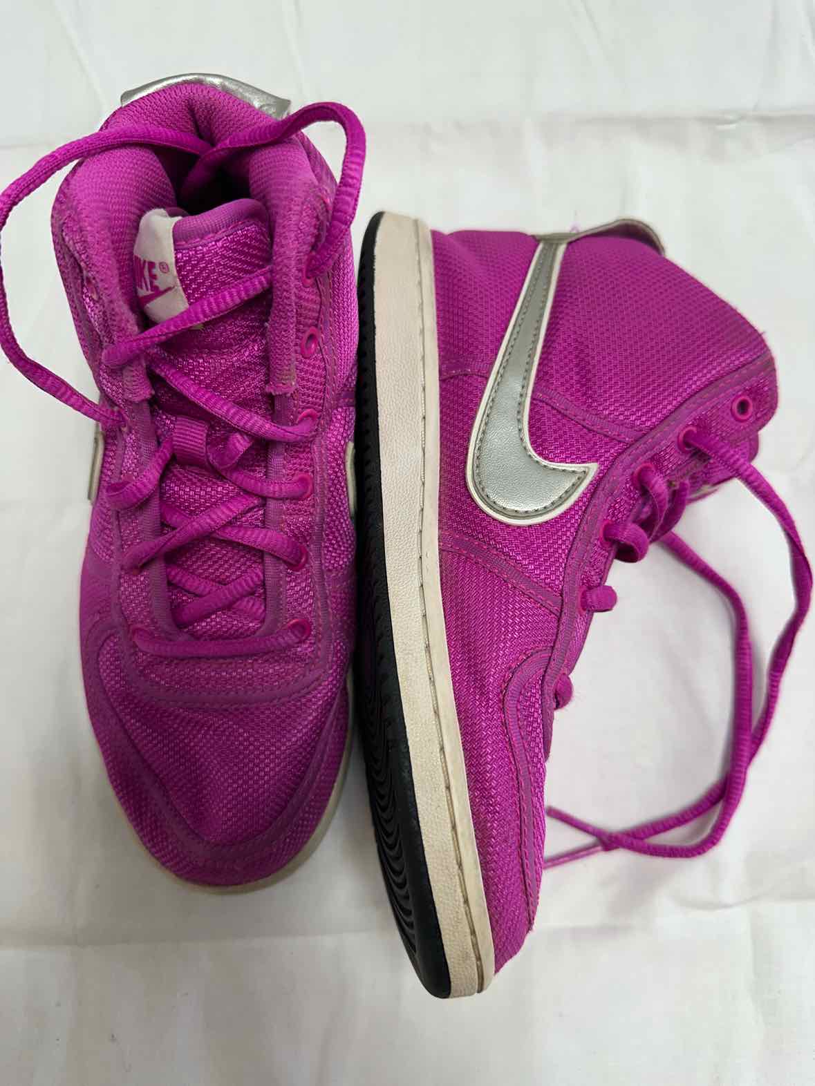 Nike (B) Pink Youth Shoe Size 1.5 (Youth) Girls Athletic Shoes
