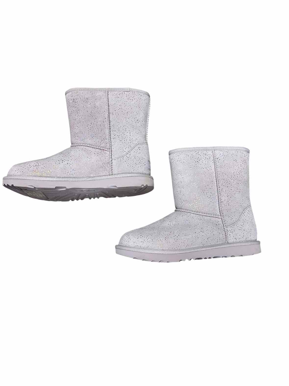 Ugg (AA) Gray Youth Shoe Size 6 (Youth) Girls WinterBoots